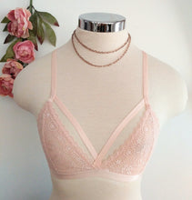 Load image into Gallery viewer, Kiss me lace bralette (Blush)
