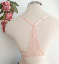 Load image into Gallery viewer, Kiss me lace bralette (Blush)
