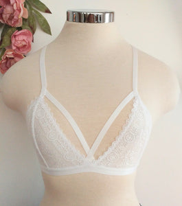 Kiss me lace bralette (White)